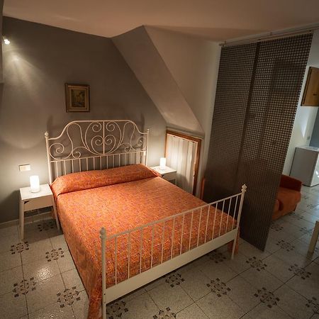 Апартаменты Robs House Риомаджиоре Номер фото